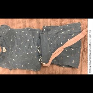 1 Pair of Long sleeve and Pants Pjs, size Xs!